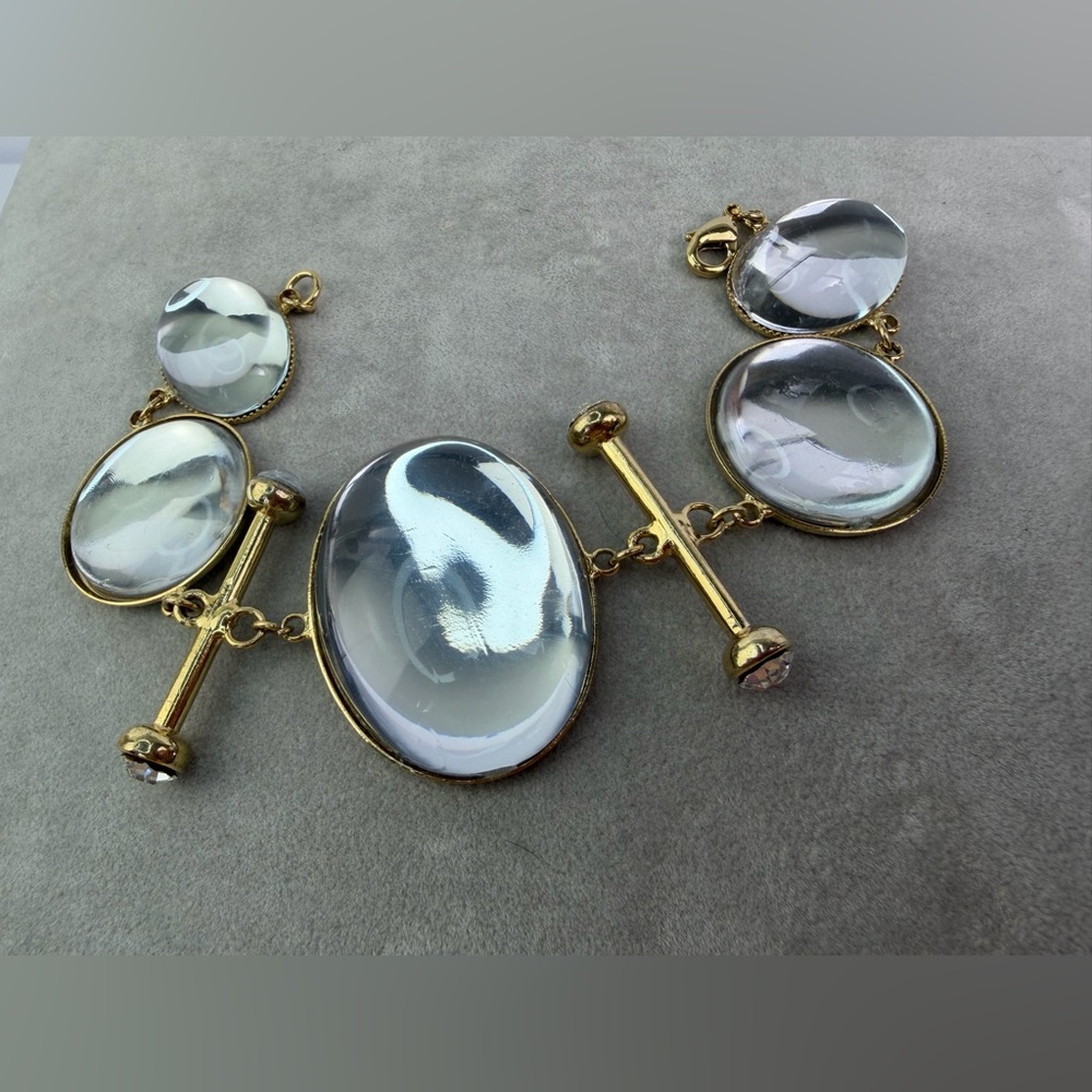 Vintage acrylic dome statement bracelet - Picture 3 of 9